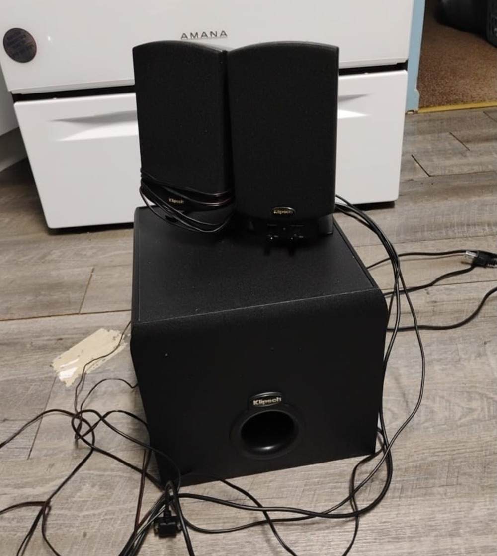 Kilpsch 2.1 BT Surround sound speakers powers on but no sound for repaire /parts